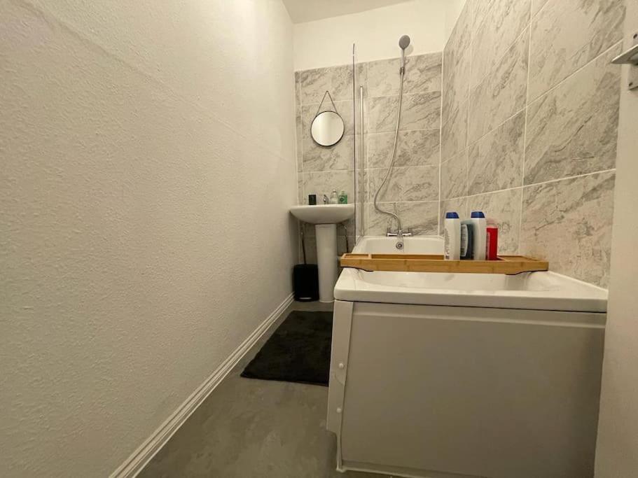 Spacious 2 Bedroom On Tower Bridge Londres Exterior foto