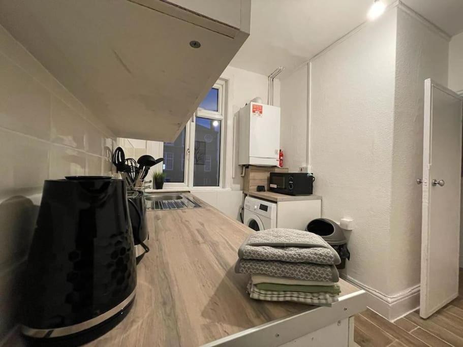 Spacious 2 Bedroom On Tower Bridge Londres Exterior foto